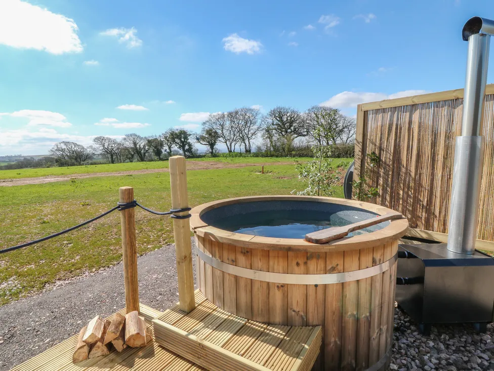 Buzzards (Exterior): wood-fired hot tub