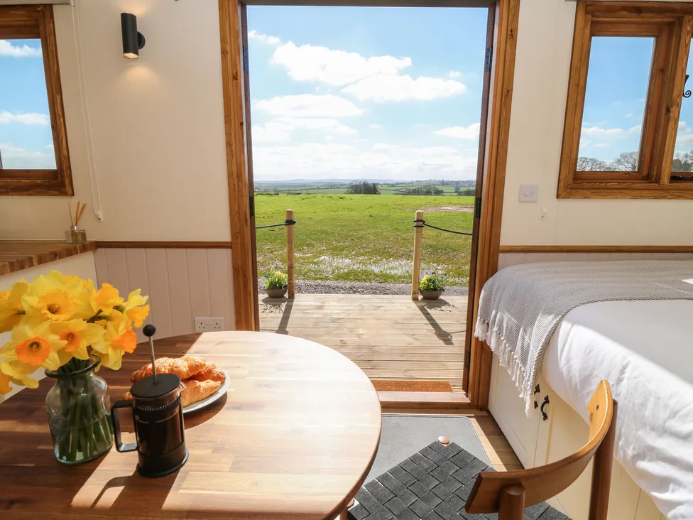 Buzzards (Interior): open-plan living