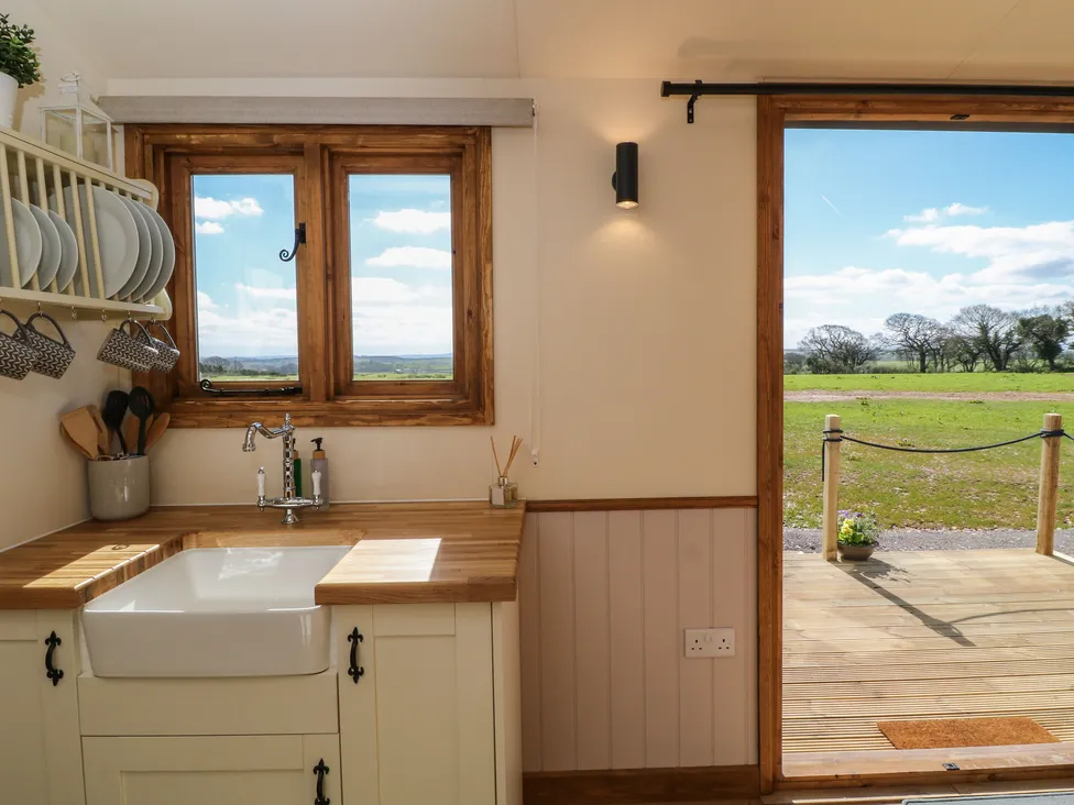 Buzzards (Interior): open-plan living