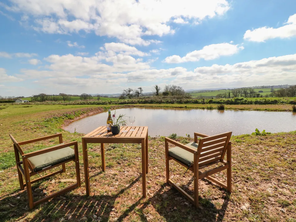 Moor View Retreat (Views): country lane and hedgerows